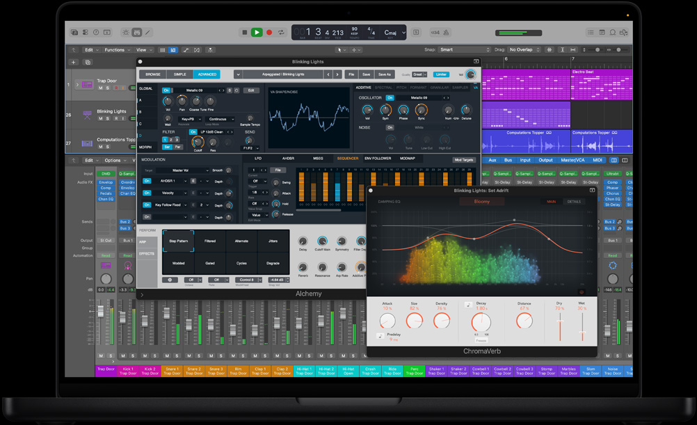 16 英寸 MacBook Pro，展示 Logic Pro 混音板上具有琶音控制模块。
