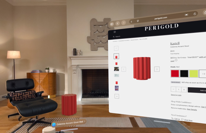 Safari 浏览器中的购物页面浮动在房间里，展示在售的 Kartell Colonna Accent Stool，而它的 3D 版本则被放置于房间地板上。