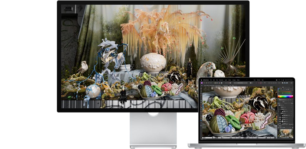 14 英寸 MacBook Pro 和 Studio Display 并排放置，屏幕上展示 Affinity Photo 中的一个项目。